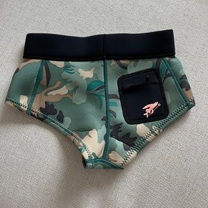 patagonia women’s size 6 wetsuit bottoms 💚